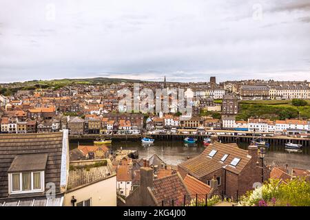 Whitby - 23 mai 2022 : ville médiévale de Whitby, Angleterre. Banque D'Images