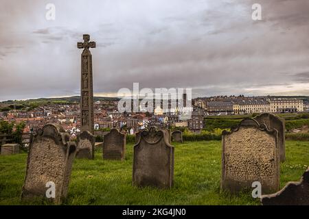 Whitby - 23 mai 2022 : ville médiévale de Whitby, Angleterre. Banque D'Images