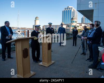 HALIFAX (Nouvelle-Écosse) (oct 29, 2022) SMA. Daryl Caudle, commandant des Forces de la flotte américaine, fait des remarques au cours d'une conférence de presse tenue au NCSM Scotian sur l'interopérabilité du groupe de grève des transporteurs Gerald R. Ford (GRFCSG) lors de la première visite du port international à Halifax, le 29 octobre. Le GRFCSG est déployé dans l’océan Atlantique, menant des activités d’entraînement et des opérations aux côtés des alliés et des partenaires de l’OTAN afin d’améliorer l’intégration pour les opérations futures et de démontrer l’engagement de la Marine américaine à l’égard d’une région atlantique pacifique, stable et exempte de conflits. Banque D'Images