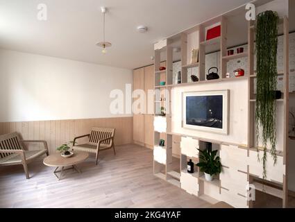 Intérieur de l'appartement. LA REINE DE CATFORD, Londres, Royaume-Uni. Architecte: Tsuruta Architects, 2021. Banque D'Images