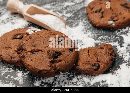 Biscuits au chocolat, biscuits aux pépites de chocolat. Biscuits au chocolat frais Banque D'Images