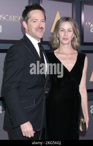 LOS ANGELES - 19 NOVEMBRE : Scott Cooper, Jocelyn Cooper, aux Governors Awards 13th à l'hôtel Fairmont Century Plaza, sur 19 novembre 2022, à Century City, en Californie Banque D'Images