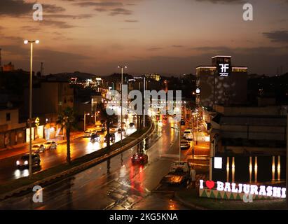 Baljurashi , région d'Al Bahah, Arabie Saoudite. 15 juillet 2022 ville de Biljurashi la nuit Banque D'Images