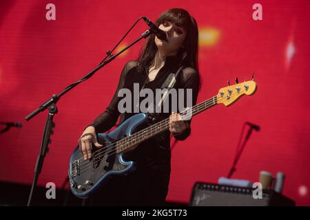 SOUTHSEA, ANGLETERRE : Primal Scream ouvre le festival victorieux sur la scène du château. Avec: Simone Butler où: Portsmouth, Royaume-Uni quand: 26 août 2022 crédit: Neil Lupin/WENN Banque D'Images