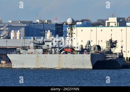 Préfecture de Kanagawa, Japon - 09 janvier 2021 : marine des États-Unis USNS Loyal (T-AGOS-22), navire de surveillance océanique de classe victorieuse. Banque D'Images