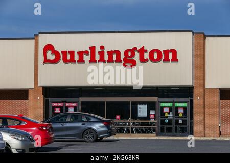 Muncy, États-Unis. 21st novembre 2022. Vue extérieure d'un magasin de Burlington au centre commercial Lycoming de Muncy, en Pennsylvanie, lundi, 21 novembre 2022. La saison de magasinage des fêtes de Noël aux États-Unis commence traditionnellement après Thanksgiving. (Photo de Paul Weaver/Sipa USA) crédit: SIPA USA/Alay Live News Banque D'Images