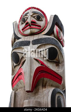 Détail d'un sondage Totem. Totem à White Rock, Vancouver, Canada. Totems colorés avec oiseaux sculptés, attraction touristique populaire. Personne Banque D'Images