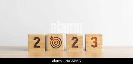 2023 bloc avec icône de plan de travail. Objectif, cible, résolution, stratégie, plan, Concepts d'action, de mission, de motivation et de début d'année Banque D'Images
