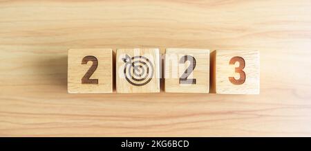 2023 bloc avec icône de plan de travail. Objectif, cible, résolution, stratégie, plan, Concepts d'action, de mission, de motivation et de début d'année Banque D'Images
