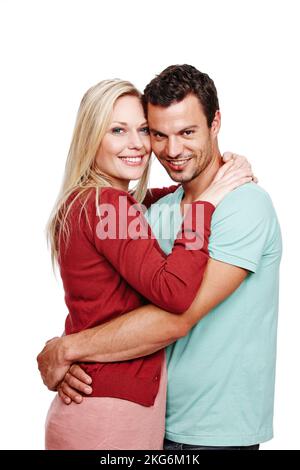 Ensemble pour toujours. Un couple séduisant souriant à la caméra sur fond blanc. Banque D'Images