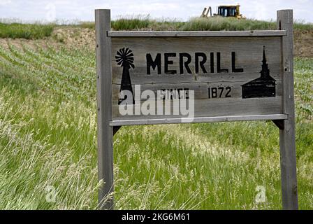 MERRILL/PLYMOUTH COUNTY/IOWA /USA- vie et remise de Merril USA ville de leader à Plymouth Couty près de 200 000 habitants de merrilEt senior vivent ici cette petite ville de règle Merrill est depuis 1872 et entoure l'agriculture et les animaux et en villeÉtats-Unis Post Oiffce et banque locale et toujours 10 minutes de bons trains passent par Merrill dans la ville post IDpas de deliveer local ont ramasser le poste de poste de leurs boîtes postales et le poste est toujours livrer dans le payscôté aux agriculteurs et de mail homme påick op post de leurs boîtes de courrier13 JUIN 2014 (photo de Francis Dean/Deanimages Banque D'Images