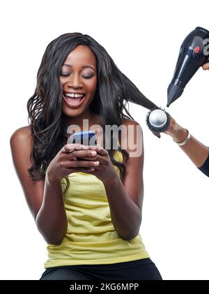 Vous ne croirez pas à quel point mes cheveux sont incroyables. Studio photo d'une jeune femme attrayante ayant ses cheveux soufflent-ont-ont-ont-ont-ont-ont-ont-ont-ils. Banque D'Images