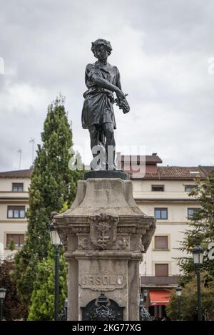 GUERNICA, ESPAGNE-7 AOÛT 2021 : Fontaine Mercurio Plaza (Ursolo) à Guernica, pays basque, Espagne Banque D'Images