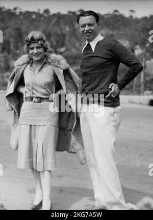 Norma Talmadge (actrice) et Robert Florey (réalisateur adjoint) ont travaillé ensemble dans le film The Woman disputed 1928 USA basé sur la boule de SUIF de Guy de Maupassant Banque D'Images