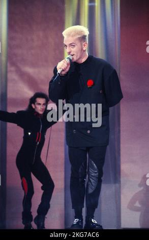 OFF (chanteur et DJ allemand, vrai nom Sven Väth) sur le set de la série télévisée "Lahaye d'honneur" le 15 janvier 1988 sur TF1 Banque D'Images