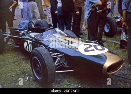 Grand Prix de France 1964 sur le circuit Rouen-les-Essarts : voiture n° 20 du pilote australien Jack Brabham, un Brabham BT7 du fabricant Brabham Racing Organization. 28 juin 1964 Banque D'Images
