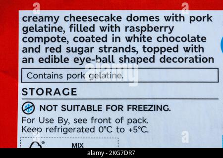 Contient de la gélatine de porc - informations sur une boîte de 2 cheesecakes à globe oculaire de M&S. Banque D'Images
