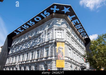 Extérieur de la Maison de la terreur sur l'avenue Andrassy à Budapest Hongrie Europe UE Banque D'Images