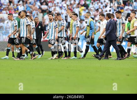 Lusail, Qatar. 22nd novembre 2022. Les joueurs de l'Argentine réagissent après le match du Groupe C entre l'Argentine et l'Arabie saoudite lors de la coupe du monde de la FIFA 2022 au stade Lusail à Lusail, Qatar, le 22 novembre 2022. Credit: Han Yan/Xinhua/Alay Live News Banque D'Images