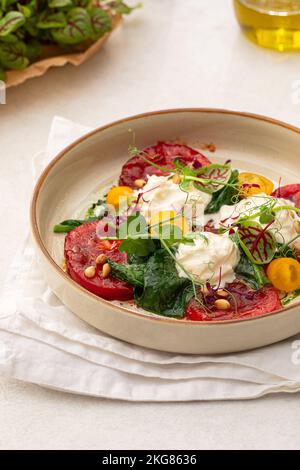 Portion de tomates grillées et de stracciatella Banque D'Images