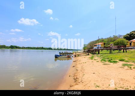 Bateaux d'observation de la faune sur le fleuve Paraguay, Hotel Baiazinha par la Réserve écologique Taiama, Zona Rural, Cáceres, Pantanal nord, Mato Grosso, Brésil Banque D'Images