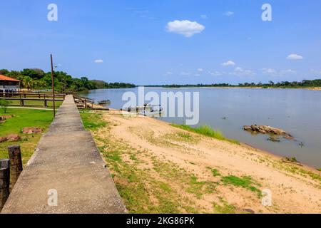 Bateaux d'observation de la faune sur le fleuve Paraguay, Hotel Baiazinha par la Réserve écologique Taiama, Zona Rural, Cáceres, Pantanal nord, Mato Grosso, Brésil Banque D'Images