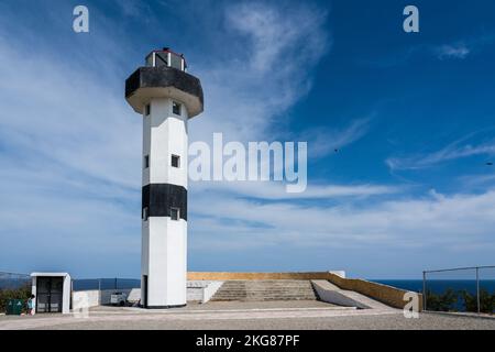 Le phare de Hualtulco est situé sur un promontoire près du port de Santa Cruz, dans les Bahias de Huatulco, au Mexique. Banque D'Images