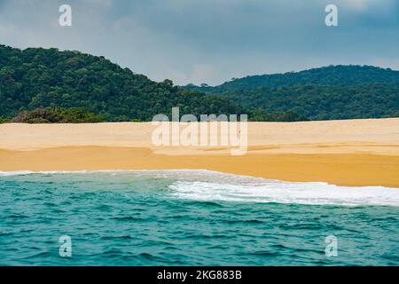 La plage isolée de Cacaluta est accessible uniquement en bateau. Parc national de Huatulco, Mexique. Une réserve de biosphère de l'UNESCO. Banque D'Images