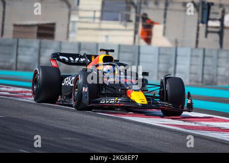 11 PÉREZ Sergio (mex), Red Bull Racing RB18, action pendant les 2022 essais post-saison de 22 novembre à 23, 2022 sur le circuit Yas Marina, à l'île Yas, Abu Dhabi - photo Florent Gooden / DPPI Banque D'Images