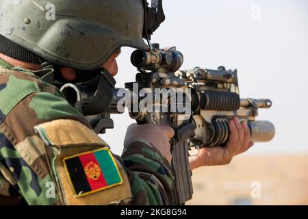 Province de HELAMAND, AFGHANISTAN - 02 février 2013 -- un Commando afghan de 3rd Company, 7th opérations spéciales Kandak engage des cibles de portée avec an Banque D'Images