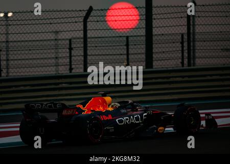 01 VERSTAPPEN Max (nld), Red Bull Racing RB18, action pendant les 2022 essais post-saison de 22 novembre à 23, 2022 sur le circuit Yas Marina, à l'île Yas, Abu Dhabi - photo Florent Gooden / DPPI Banque D'Images