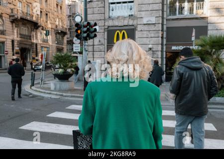 La vie dans une ville de taille moyenne en bord de mer à Gênes, en Italie. Banque D'Images