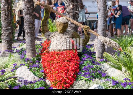 Merano (Meran) ville: Dans les jardins publics du centre, un arrangement floral avec des fleurs aux couleurs vives - Tirol du Sud - Trentin-Haut-Adige, non Banque D'Images