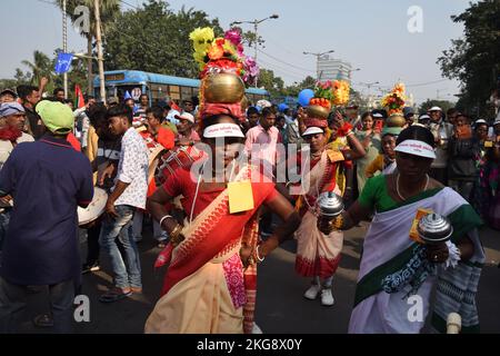 Kolkata, Inde. 22nd novembre 2022. Les artistes du 'Paschimbanga Samajik Nyay Mancha et les membres de l'assemblée de dalit participent à un rassemblement pour exiger 27 installations en faveur du tribus. Le 22 novembre 2022, à Kolkata City, Inde. (Credit image: © Biswarup Ganguly/eyepix via ZUMA Press Wire) Banque D'Images