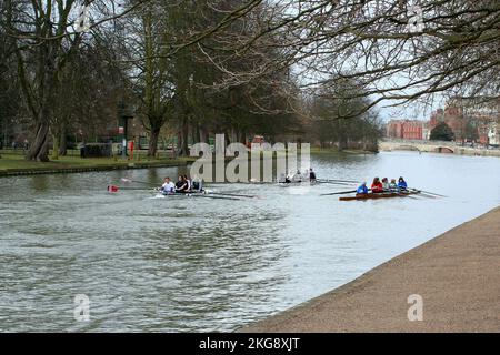 Bateaux à rames sur la grande Ouse de Bedford River. Banque D'Images