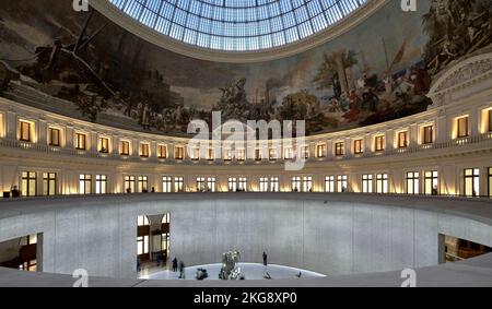 Espace principal à partir du niveau supérieur. Bourse de Commerce, Paris, France. Architecte: Tadao Ando , 2021. Banque D'Images