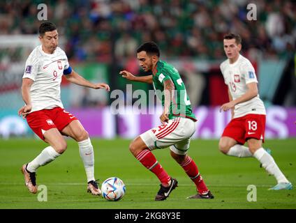 Robert Lewandowski de Pologne, Luis Chavez du Mexique et Jakub Kaminski (gauche-droite) de Pologne en action pendant le match du groupe C de la coupe du monde de la FIFA au stade 974, Rass Abou Aboud. Date de la photo: Mardi 22 novembre 2022. Banque D'Images