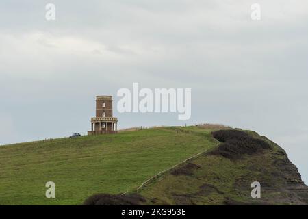 Clavell Tower, également connue sous le nom de Clavell Folly ou Kimmeridge Tower - une tour de style toscan classée de catégorie II construite en 1830, à Kimmeridge, Dorset, Royaume-Uni Banque D'Images