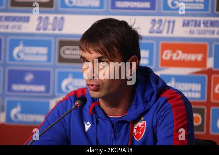 Saint-Pétersbourg, Russie. 22nd novembre 2022. Milos Milojevic, entraîneur en chef de Crvena Zvezda, est vu lors d'une conférence de presse sur le match amical, la bataille des champions entre Zenit Saint-Pétersbourg et Crvena Zvezda Belgrade à Gazprom Arena. Crédit : SOPA Images Limited/Alamy Live News Banque D'Images