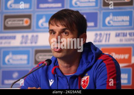 Saint-Pétersbourg, Russie. 22nd novembre 2022. Milos Milojevic, entraîneur en chef de Crvena Zvezda, est vu lors d'une conférence de presse sur le match amical, la bataille des champions entre Zenit Saint-Pétersbourg et Crvena Zvezda Belgrade à Gazprom Arena. (Photo de Maksim Konstantinov/SOPA Images/Sipa USA) crédit: SIPA USA/Alay Live News Banque D'Images