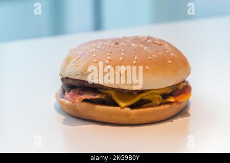 Copenhague, Danemark - 26 juillet 2022 : hamburger McBacon McDonald's. Banque D'Images