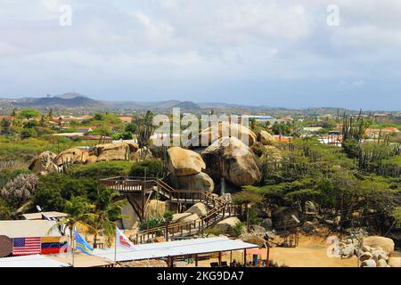 Vue sur Aruba depuis le sommet d'une grande formation Rock, formation Rock Casibari. Banque D'Images