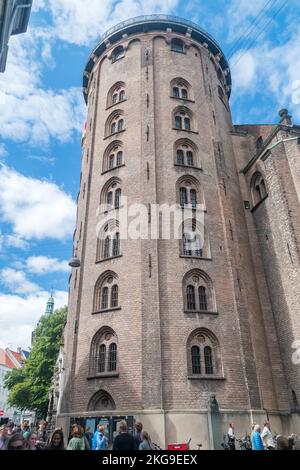 Copenhague, Danemark - 26 juillet 2022: La Tour ronde, Rundetaarn construit au 17th siècle par Christian IV Banque D'Images