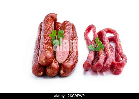 Saucisses Kabuanos séchées isolées sur blanc Banque D'Images