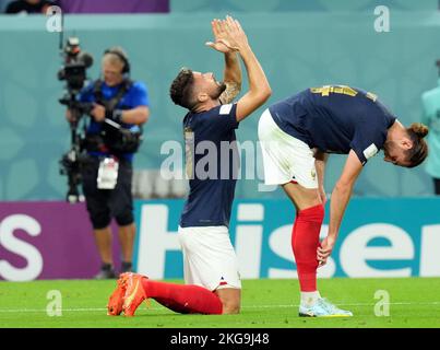 Olivier Giroud (au centre), en France, célèbre le deuxième but de son équipe avec Adrien Rabiot lors du match du groupe D de la coupe du monde de la FIFA au stade Al Janoub, Al Wakrah. Date de la photo: Mardi 22 novembre 2022. Banque D'Images