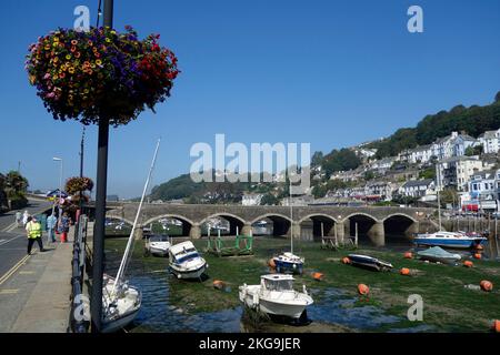River Looe & Bridge, Looe, Cornwall, Angleterre, Royaume-Uni en septembre Banque D'Images