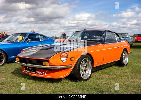 Datsun 240Z '9 NRE' exposé au Scramble d'octobre qui s'est tenu au Centre du patrimoine de Bicester le 9th octobre 2022 Banque D'Images