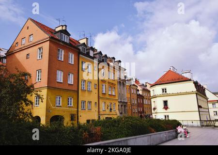 Bâtiments colorés dans la vieille ville de Varsovie, Pologne 2022 Banque D'Images