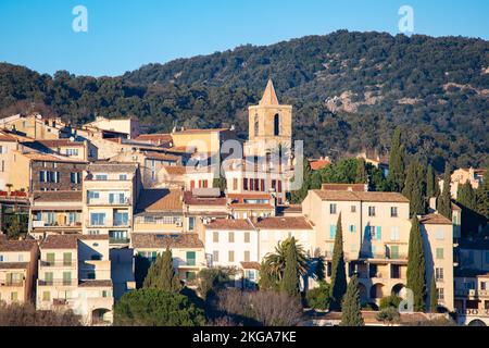 Grimaud, village médiéval français de la Côte d'Azur Banque D'Images