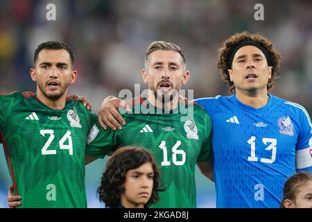 Doha, Qatar. 22nd novembre 2022. Stade 974 Stade DOHA, QATAR - NOVEMBRE 22 : joueur du Mexique Luis Chávez (24), Héctor Herrera (16), Guillermo Ochoa (13) chantant l'hymne national avant la coupe du monde de la FIFA, Qatar 2022, match du groupe C entre le Mexique et la Pologne au stade 974 sur 22 novembre 2022 à Doha, Qatar. (Photo de Florencia Tan Jun/PxImages) (Florencia Tan Jun/SPP) crédit: SPP Sport Press photo. /Alamy Live News Banque D'Images